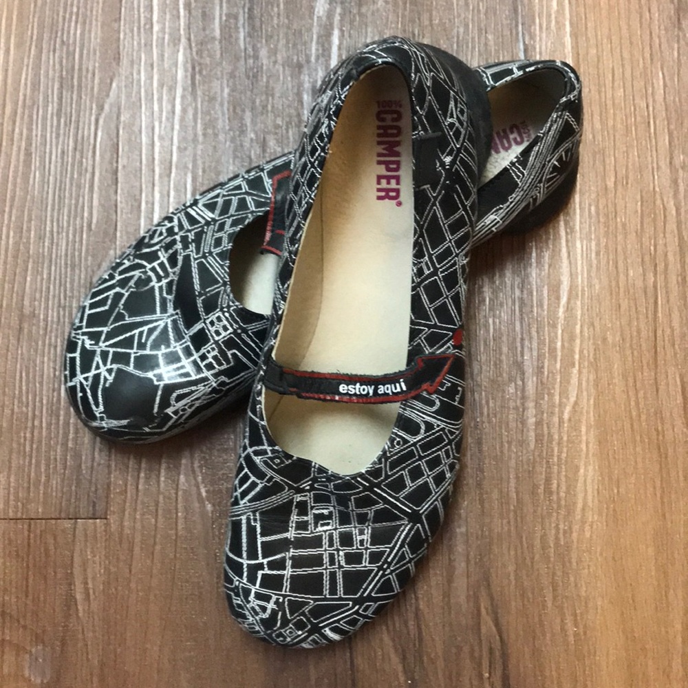 Camper “Estoy Aqui” city print leather flats